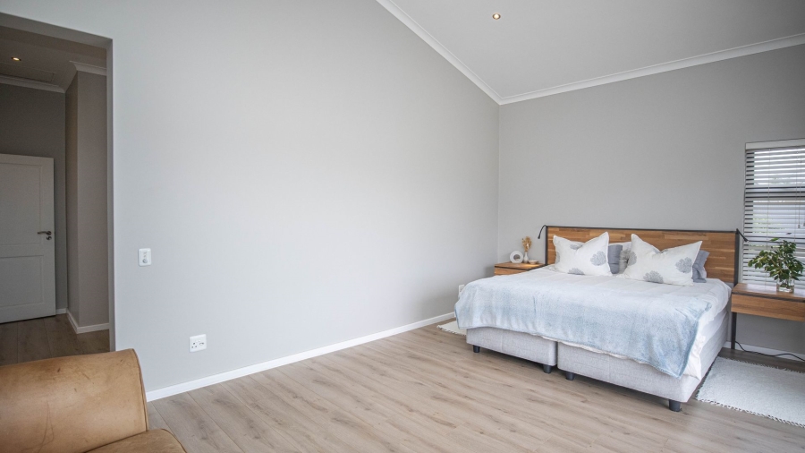 5 Bedroom Property for Sale in The Coves North West